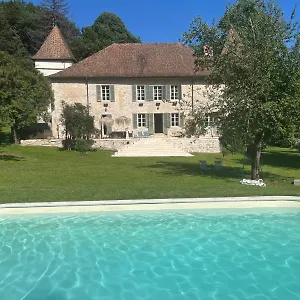 Maison d'hôtes Domaine Du Très-haut - Château De, Montanges